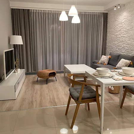 Center - With Free Parking Apartment *
