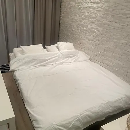Center - With Free Parking Apartment
